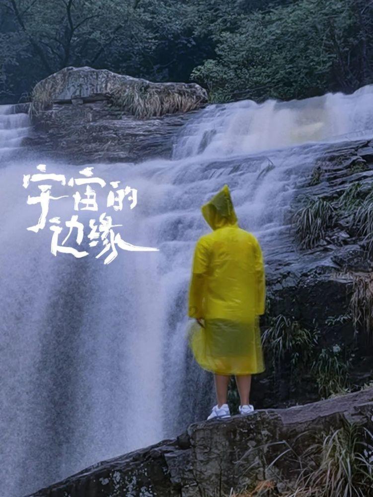 狗贩子在街头卖染色小狗,还骗人说是老虎狗,真是太可恶了