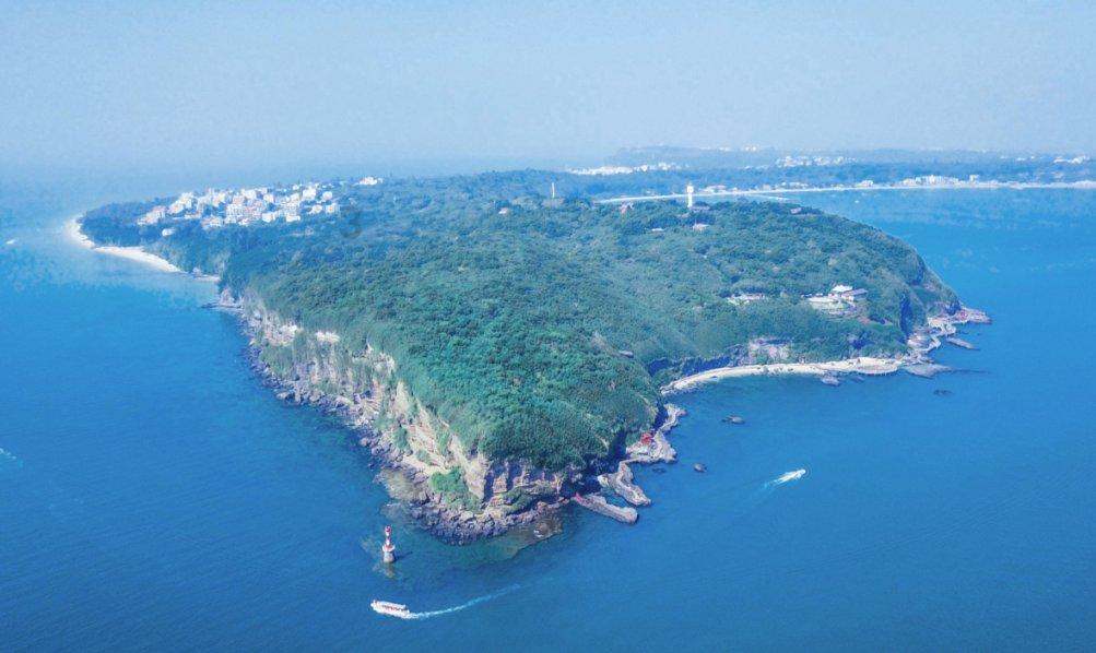 稻城亚丁景区发布安全警示: 严禁在冰面溜冰、嬉戏、玩耍