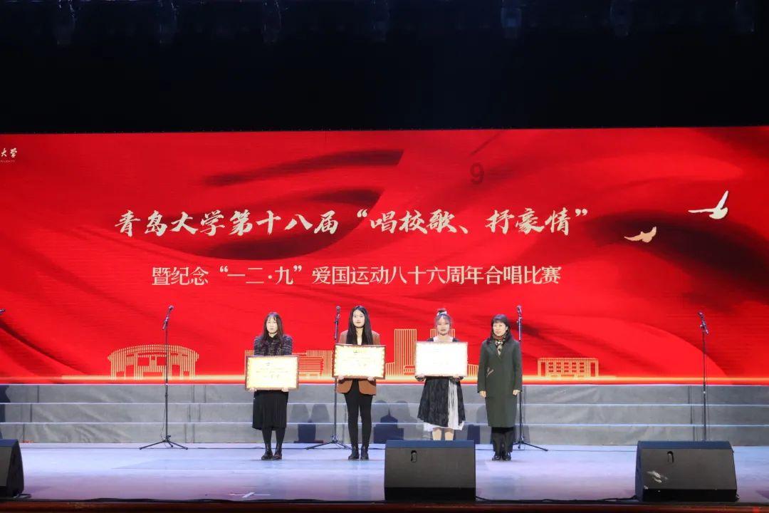 救援爱图画的男孩