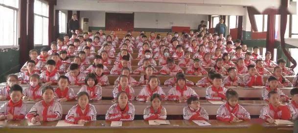 29岁吉娜vs. 36岁方媛,谁是真正的美人?揭露照骗的一目了然!