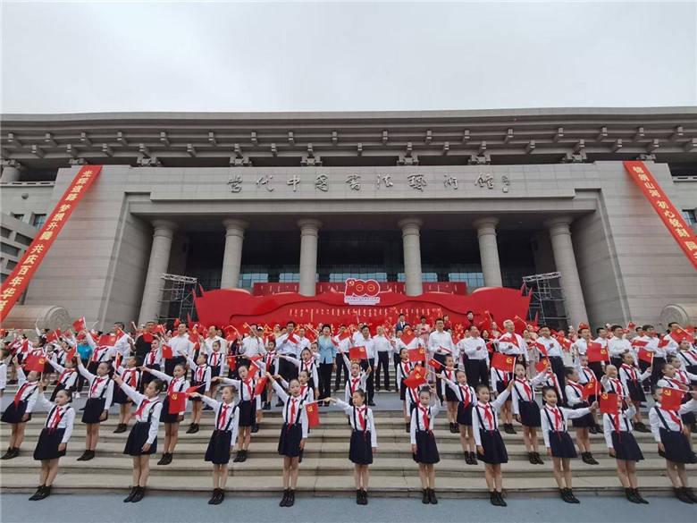 商丘故事背景，《狗剩快跑》今晚登陆央视八套黄金档