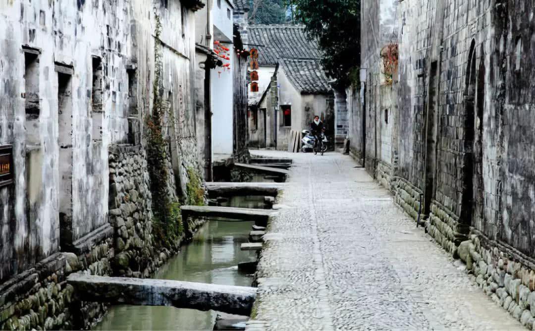 田朴珺曝光广州瑰丽五星级酒店床单有血,客服:积极调整改造
